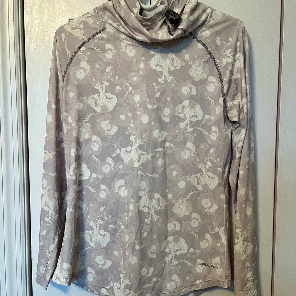 Patagonia Women's Light Gray Floral Hooded Sunshirt